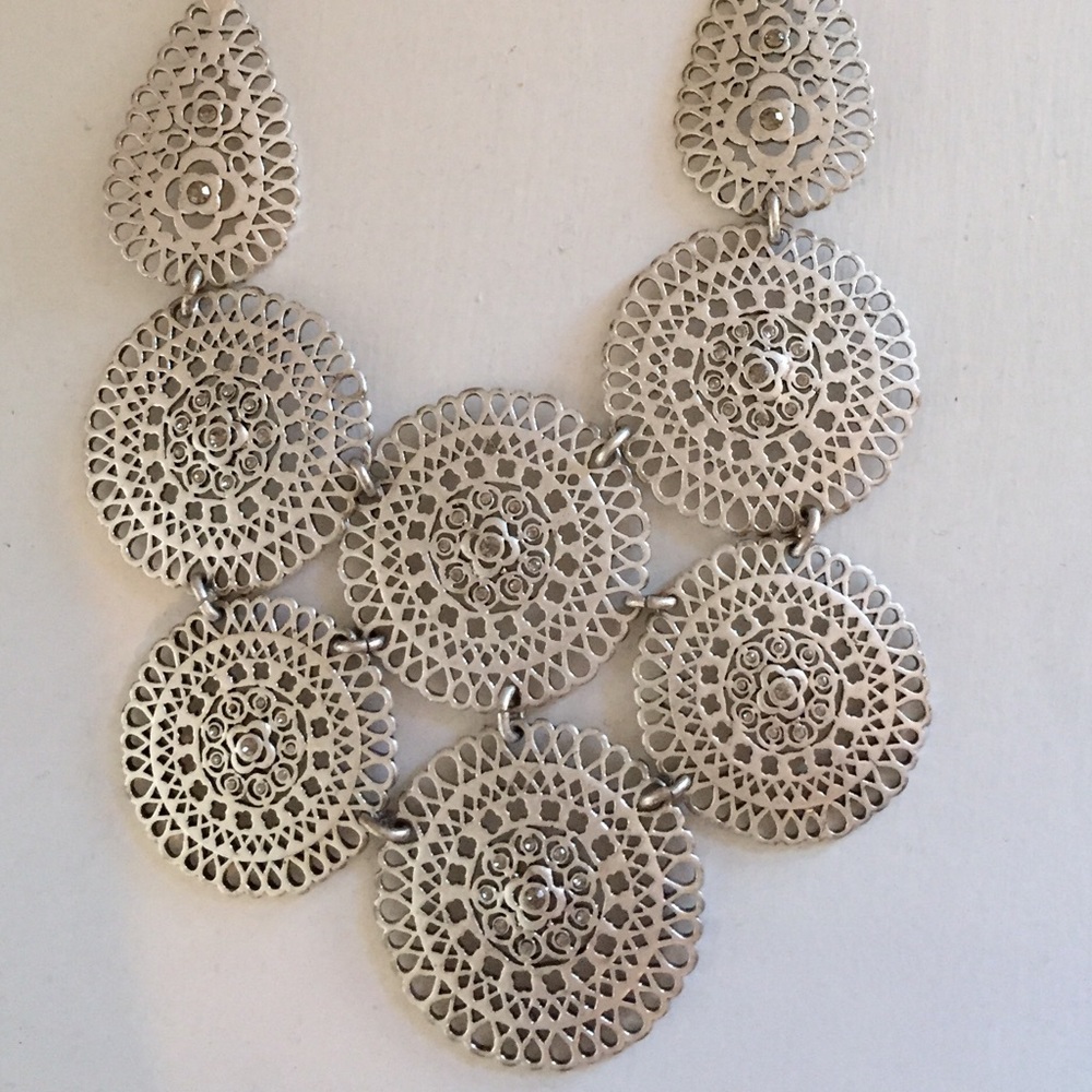 Medina Stella and Dot necklace - Picture 2 of 3